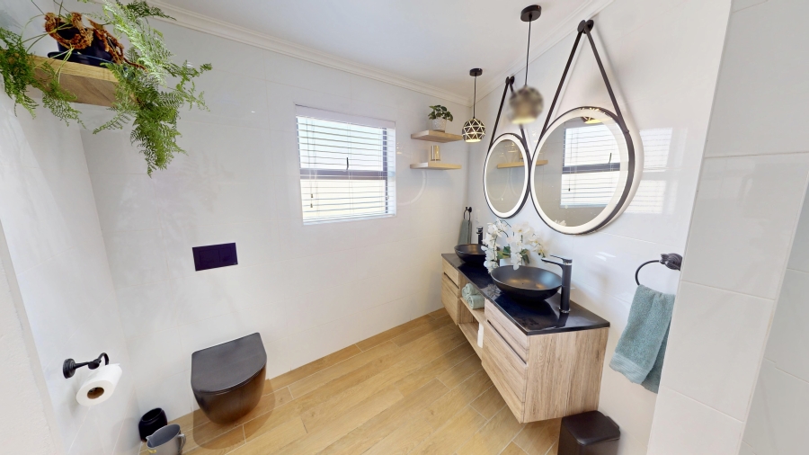 4 Bedroom Property for Sale in Rondevlei Park Western Cape